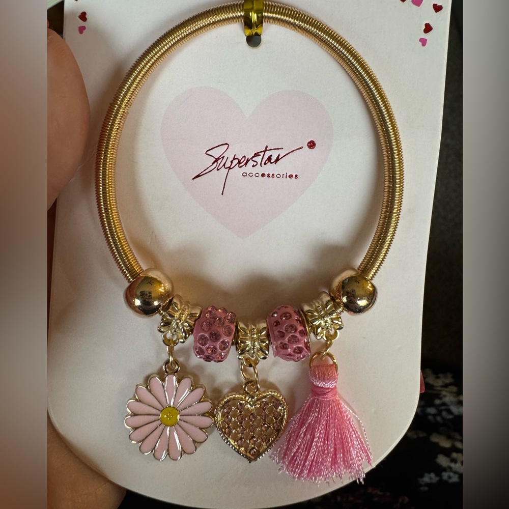 New superstar, accessory gold colored stretch bracelet with heart, tassel, daisy